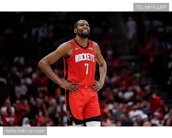 刷到凯文·杜兰特家里这张床照片——我家两室一厅的月租都够他换枕头了