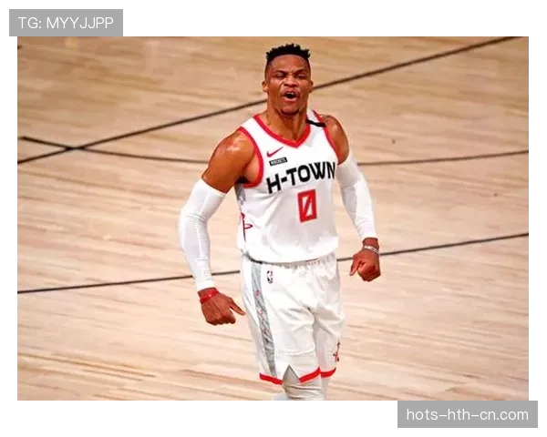 拉塞尔·韦斯特布鲁克去买菜，手里拎的袋子比我房租还贵